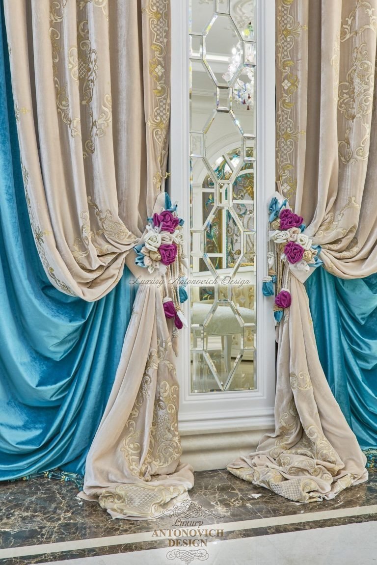 Шторы в респектабельной гостиной в классическом стиле, дом Астана
